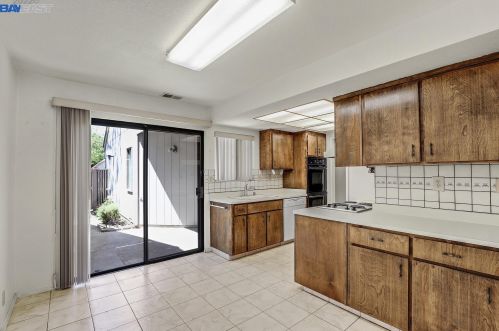 7541 Rosedale Ct, Pleasanton, CA 94588-3762