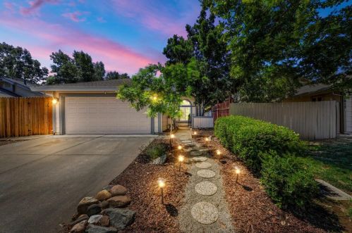 7016 Plume Way, Elk Grove, CA 95758-4918
