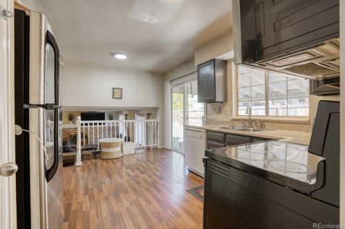 1060 Naples Way, Aurora CO 80017-3170 exterior