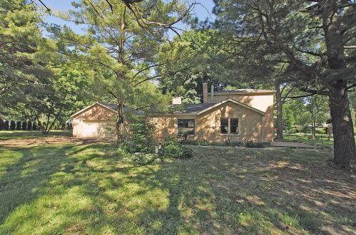 1212 Park Ln, Spring Grove, IL 60081-9647