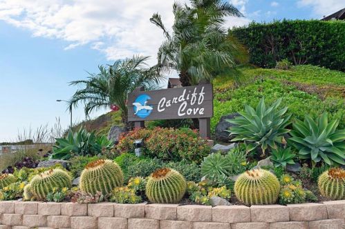 2467 Caminito Ocean Cv, Cardiff By The Sea CA  92007-2225 exterior