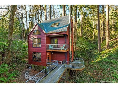 4740 Woodside Ter, Portland, OR 97210-1096