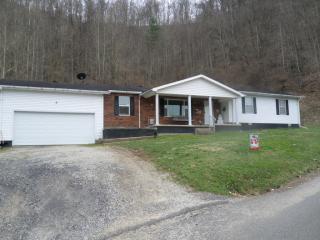 247 Ridgeview Estates Rd, Shively, WV 25508