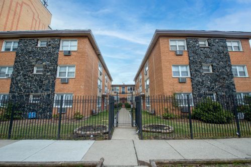 1529 Sherwin Ave, Chicago, IL 60626-2141