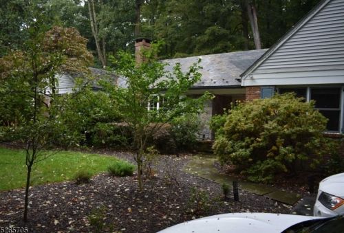 39 Gravel Hill Rd, Kinnelon, NJ 07405-2265