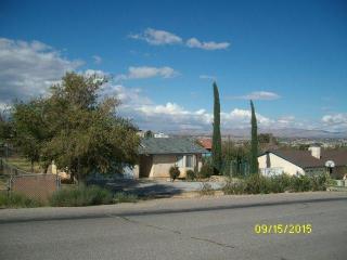 17832 Sycamore St, Hesperia CA  92345-5044 exterior