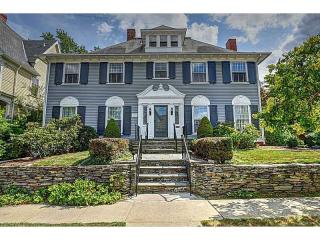 71 Irving Ave, Providence, RI 02906-4507