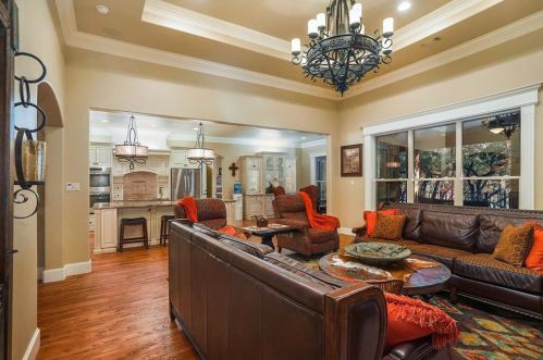 7200 Brady Oaks Dr, Fort Worth TX  76135-9055 exterior