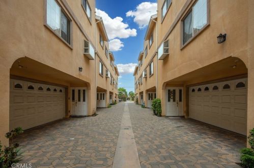 1520 227th St, Torrance, CA 90501-6643