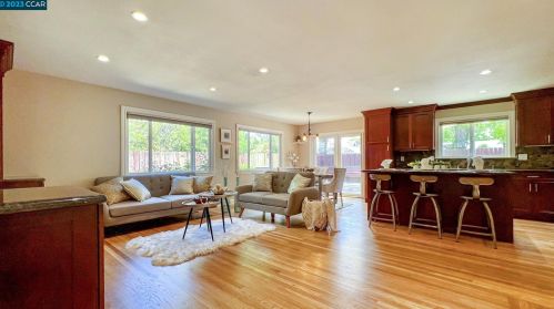 2031 Hoover Ave, Concord CA  94523-4621 exterior