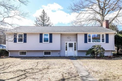 9 Westbrook Dr, Waterbury, CT 06705-3715