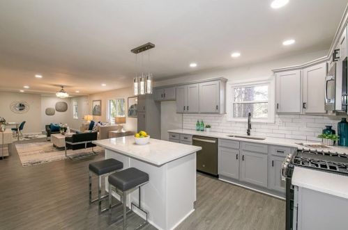 3007 Dogwood Dr, Atlanta GA  30344-3905 exterior