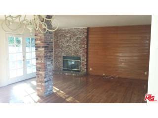 19204 Friar St, Los Angeles CA  91335-6632 exterior