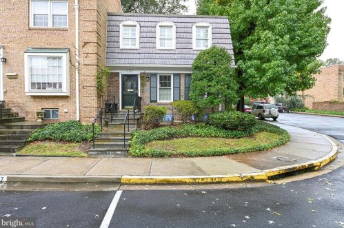 7377 Montcalm Dr, Mc Lean VA  22102-2920 exterior