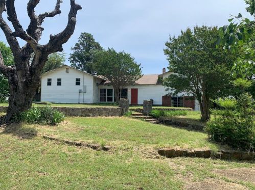 8500 Marks Ln, Fort Worth TX  76135-4806 exterior