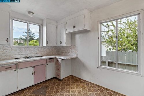 18623 Lake Chabot Rd, Hayward, CA 94546-2039