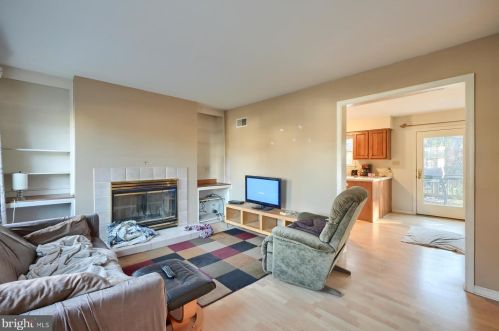 6 Deep Hollow Ln, Lancaster PA  17603-7404 exterior