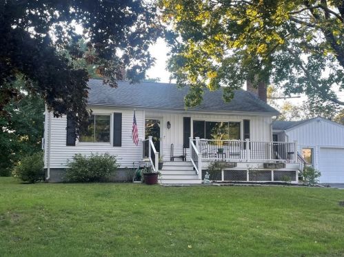 20 Wells St, Hopkinton, RI 02804-2104