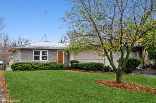 20681 Clarice Ave, Half Day, IL 60069-9619