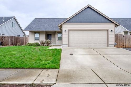 3433 Hawk Arrow Dr, Lebanon OR  97355-1870 exterior