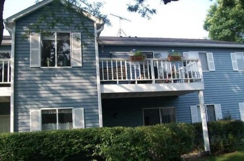 90 Midhurst Ct, Naperville, IL 60565-3246