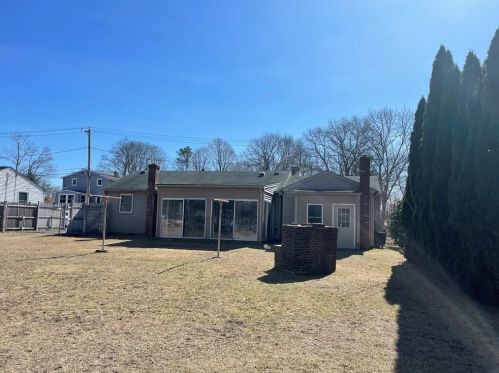 15 Eileen Dr, Coventry, RI 02816-5370