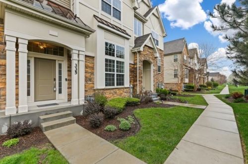 335 Saunders Cir, Carol Stream, IL 60188-3364