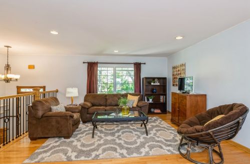 9 Greenwood Ct, Buffalo Grove, IL 60089-3311