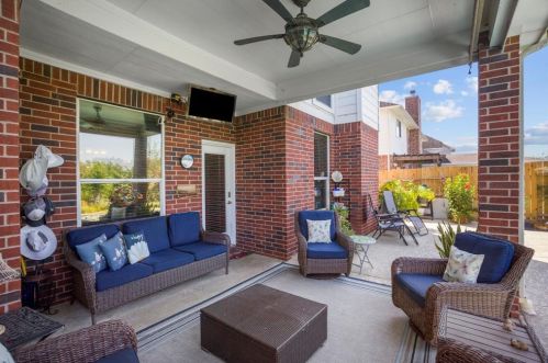 2127 Trinity Mnr Ln, Richmond TX  77469-7255 exterior