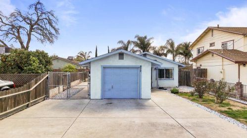 124 8th St, Stockton, CA 95206-2617