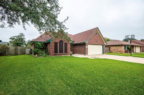 229 Trail Ride Rd, Angleton, TX 77515-2743