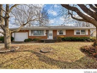 303 Watt St, Troy, IL 62294-1005