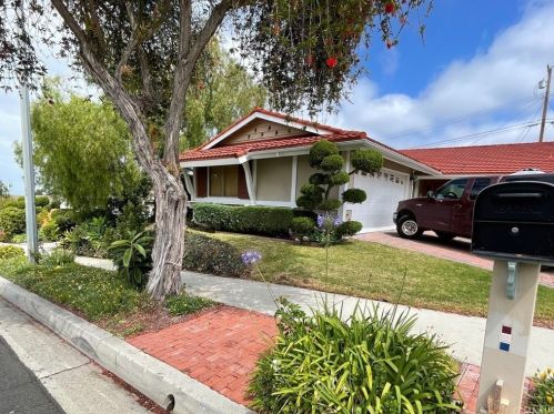 6923 Lofty Grove Dr, Palos Verdes Estates, CA 90275-2944