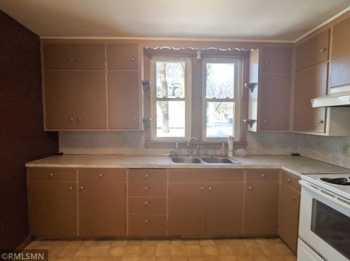 302 Adams St, Arlington, MN 55307-2151