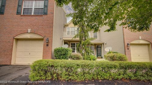 102 Nutmeg Ln, Holmdel Village, NJ 07733-2784