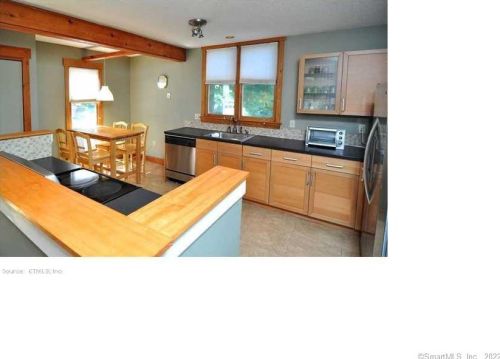 27 Farm Dr, Farmington, CT 06032-2702