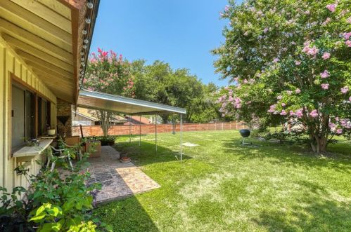 6430 Bridgewater Dr, Austin TX  78723-3927 exterior