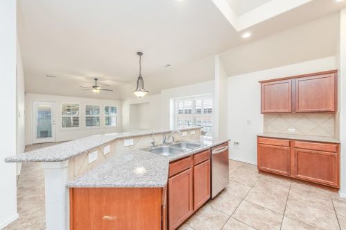 2712 Merry Vw Ln, Fort Worth TX  76120-5655 exterior