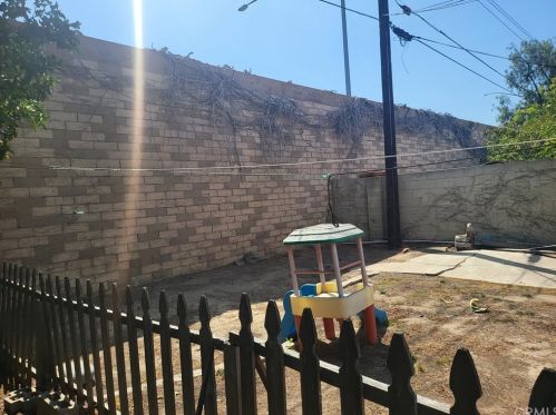 2617 Deodar St, Santa Ana CA 92705-1700 exterior