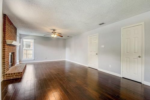 1521 Lindby Dr, Lewisville TX  75028-3624 exterior
