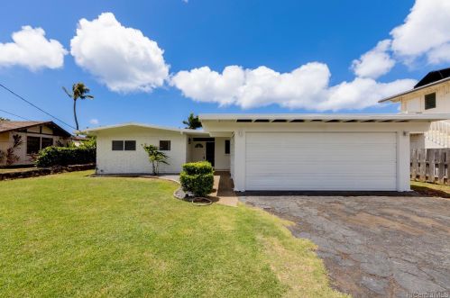 5561 Pia St, Honolulu, HI 96821-2024