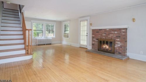 31 Woodland Ave, Mountain Lakes, NJ 07046-1407