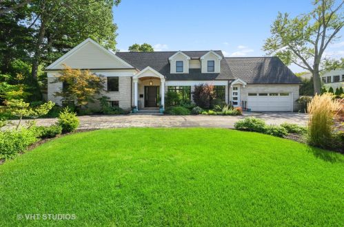650 Hill Rd, Northfield, IL 60093-3915