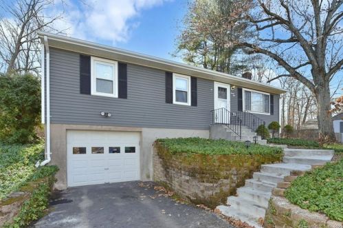 21 Old Middletown Ave, East Hampton, CT 06424-1828