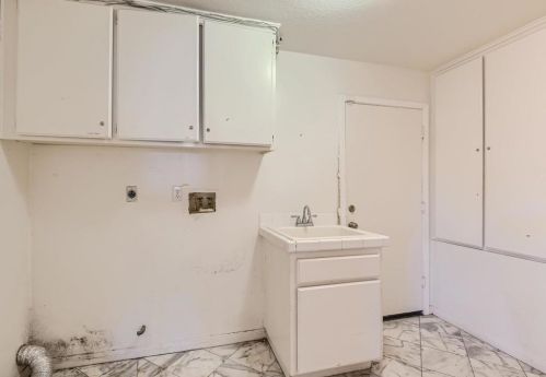 1001 Mountvale Ct, Anaheim CA  92808-2108 exterior