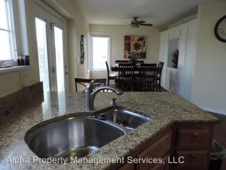 1504 Emerald Way, Warrensburg MO  64093-9510 exterior