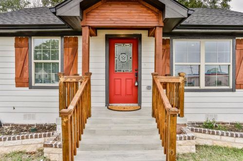 4033 Rita Beth Ln, Fort Worth TX  76180-8711 exterior