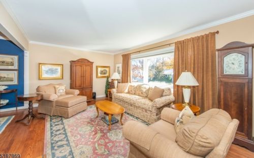 55 Charles St, Bloomingdale, NJ 07403-1309