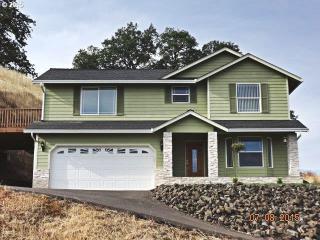 243 Summerwood St, Roseburg, OR 97471-8323