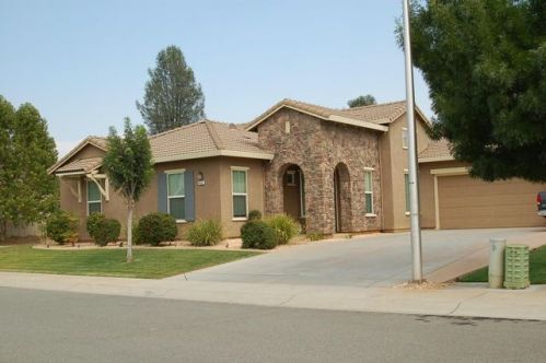 4401 Chinook Dr, Redding, CA 96002-3547